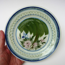 Chinees porseleinen ontbijt dessert bordje met groen blauw roze decor