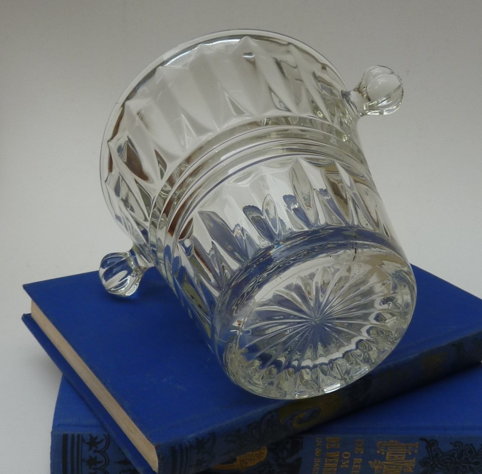 Klassiek persglazen ijsemmertje