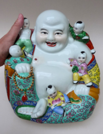 Chinese porseleinen zittende XL Budai Happy Buddha met vijf jongens 