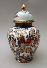 Imari porcelain lidded jar