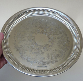 Keltum verzilverd rond dienblad met gravure