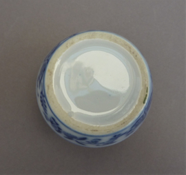 Antique Blue Onion porcelain flow blue nutmeg spice jar