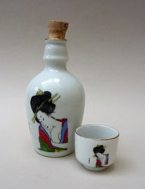Japanse porseleinen Geisha sake fles met kommetje