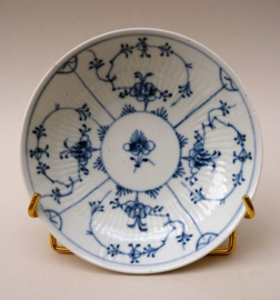 18e eeuwse Ilmenau geribbelde Strohblumenmuster porseleinen schotel - B keuze