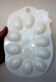 Faience schaal voor gevulde eieren