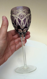Antiek kristallen cut to clear geslepen wijnglas magenta