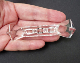 Crystal knife rests with pointed ends 