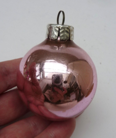 Vintage GDR kerstbal roze gesuikerd 6 cm