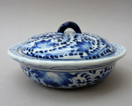 Vietnamese blue and white porcelain lidded tureen