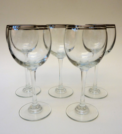 Crystal wine glasses with double platinum rim