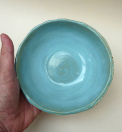 Een paar Studio Pottery kommen Kievitsei