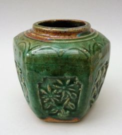 Chinese vintage jadegroen geglazuurde Shiwan gemberpot 