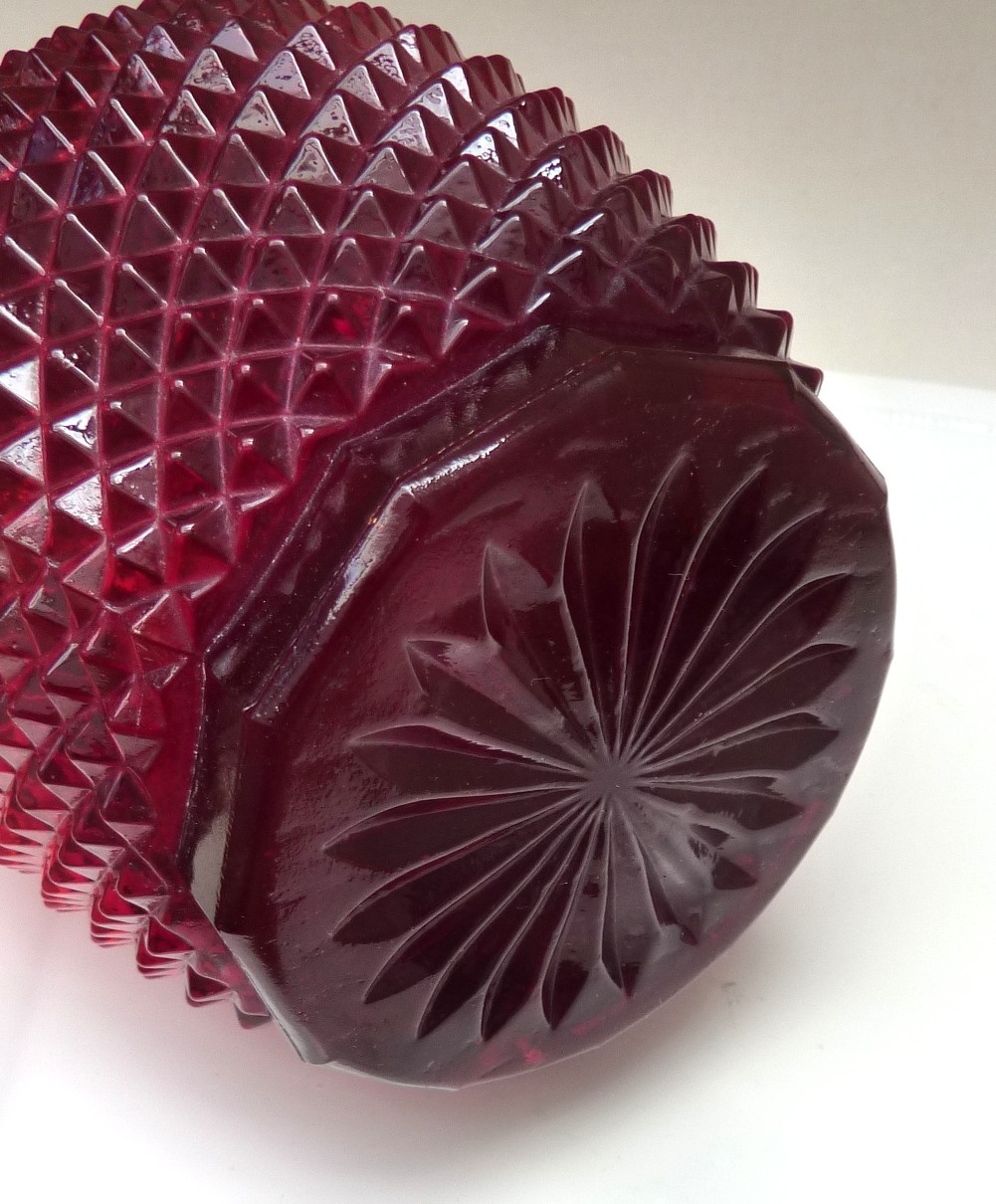 Ivima Vista Alegre Diamond point Bicos ruby red decanter