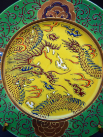 Japans porseleinen Moriage Dragon ware bord