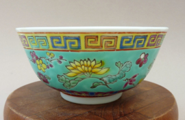 Jiangxi Chu Pin Jingdezhen porseleinen turquoise kom met bloemen