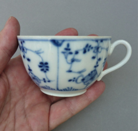 Limbach Thuringia Strawflower porcelain cup 18th century