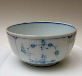 Limbach Thuringia Strawflower porcelain rinsing bowl 18th century