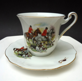 Country style oversized cups hunting scene