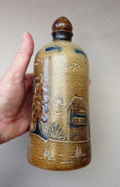 Westerwald steengoed fles met landschapsdecoratie
