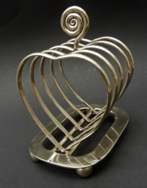 Romantich chromed heart shaped toast rack