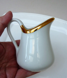 Pillivuyt wit bistroware roomkannetje met gouden rand