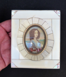 Miniatuur portret jonge vrouw 19e eeuw