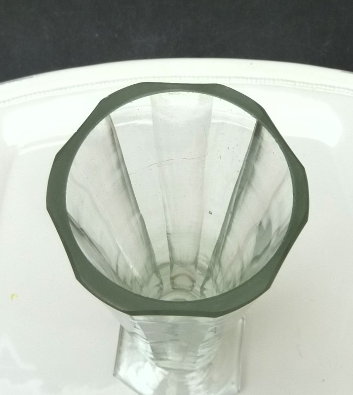 Hexagonal base champagne flute glasses early 19th century