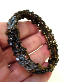 Blauw grijze metalen bloemen armband
