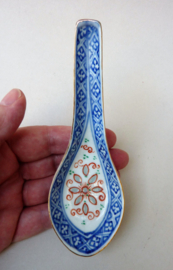 Chinese Wanyu rice grain porcelain spoon