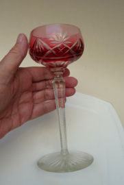 Antiek cranberry kristallen cut to clear geslepen rijnwijnglas