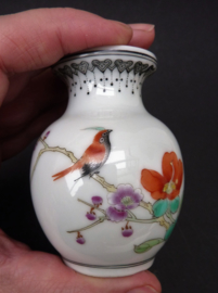 Chinees porseleinen miniatuur vaasje bloesem vogel kalligrafie Culturele Revolutie
