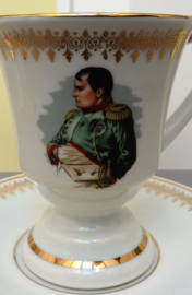 Porcelaine de Luxe France kop en schotel met Napoleon Bonaparte