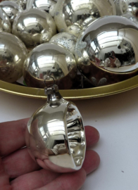 Vintage kerstbal met deuk Zilver 6 cm