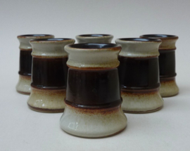 Mid Century keramische eierdopjes in aardse tinten