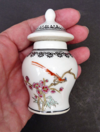 Een paar Chinese Jingdezhen PROC porseleinen miniatuur gemberpotten