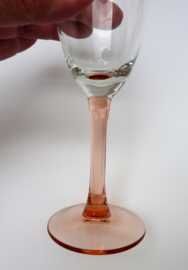 Luminarc France Perle Rose prosecco glas op lichtroze voet