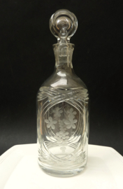 Cut crystal decanter with engraved vines 19th century