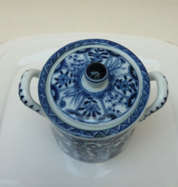 Antique Dutch blue and white Long Eliza chinoiserie porcelain lidded sugar jar