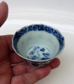 A pair Kangxi porcelain tea bowls