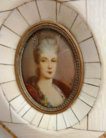Miniatuur portret van een dame 19e eeuw