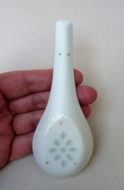 Chinese Wanyu rice grain porcelain spoon