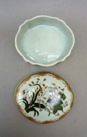 United Wilson of Hong Kong You Xian Yu Jianzhi lidded porcelain box