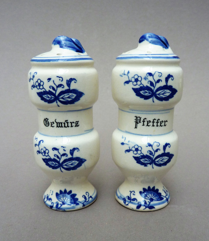 Vintage Blue Danube Porcelain Cup /& Saucer Blue Onion Design Japan Discontinued