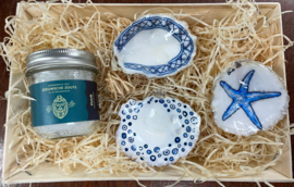 Houten oestermandje cadeau oester en zout