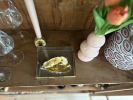 Blad gouden oester in messing kistje