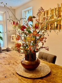 Zijdebloemen creatie op Scarlett antiek koper