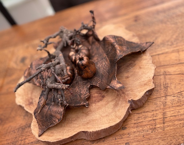 Herfstblad op hout