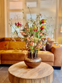 Zijdebloemen creatie op Scarlett antiek koper