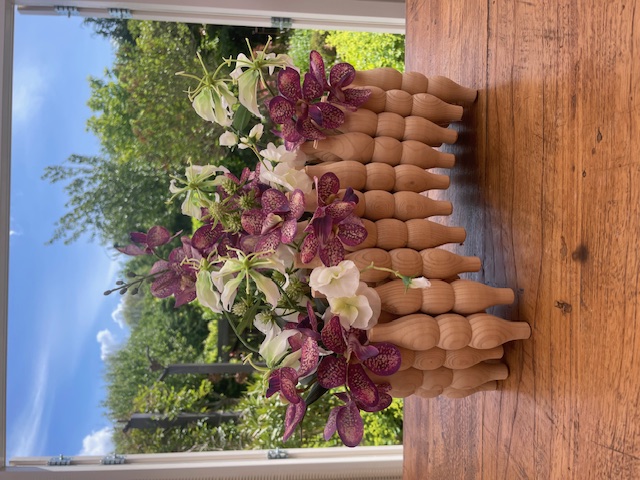 Zijde arrangement "gebogen klossen"