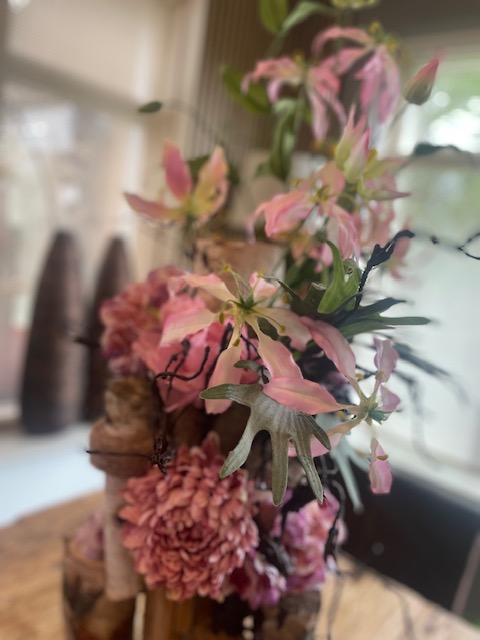 Zijde arrangement "houtenzuil"